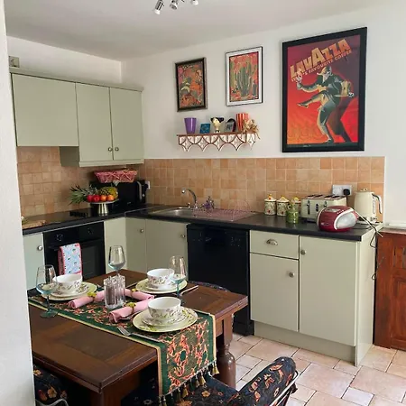 Dunboyne Apartment דירה *